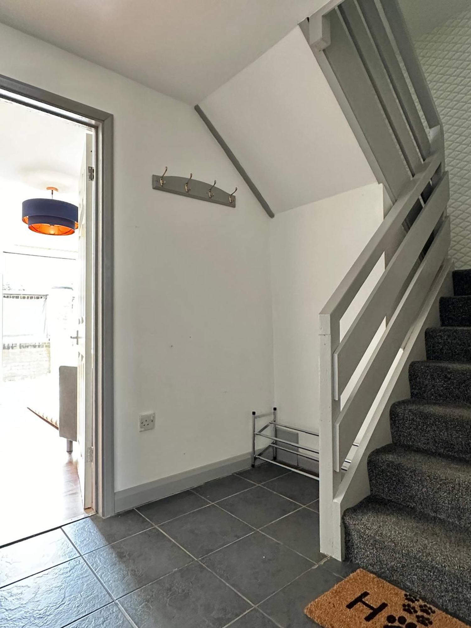 6 Guests House Old Trafford,Media City,City Centre, Free Parking Манчестър Екстериор снимка