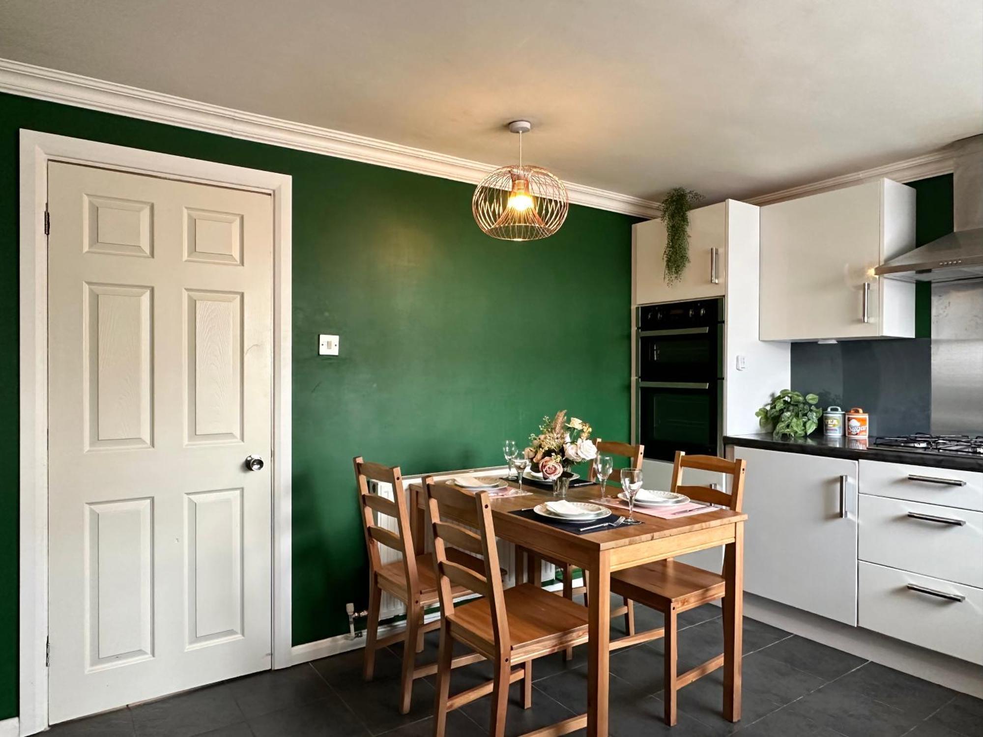 6 Guests House Old Trafford,Media City,City Centre, Free Parking Манчестър Екстериор снимка