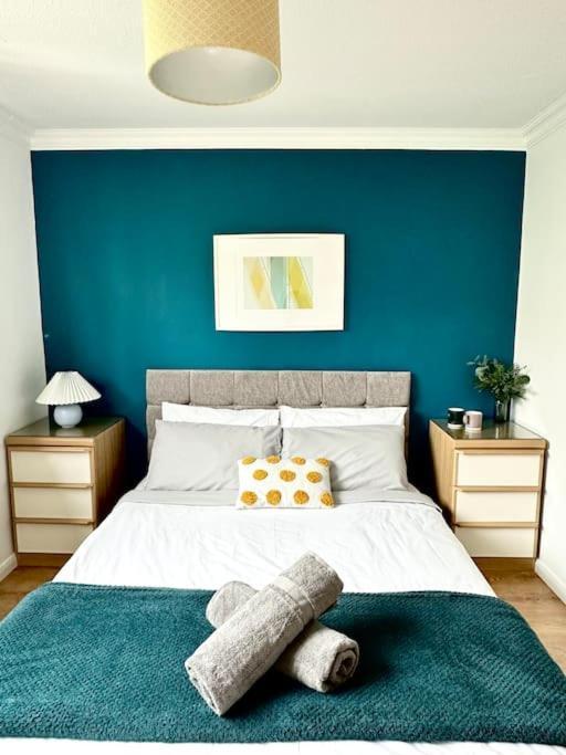 6 Guests House Old Trafford,Media City,City Centre, Free Parking Манчестър Екстериор снимка