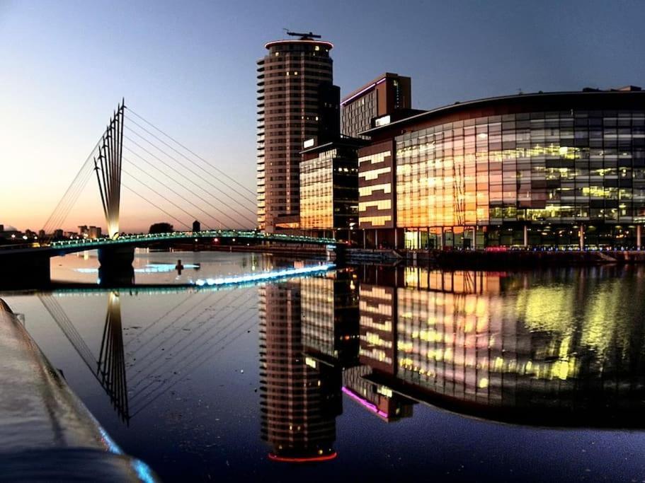 6 Guests House Old Trafford,Media City,City Centre, Free Parking Манчестър Екстериор снимка