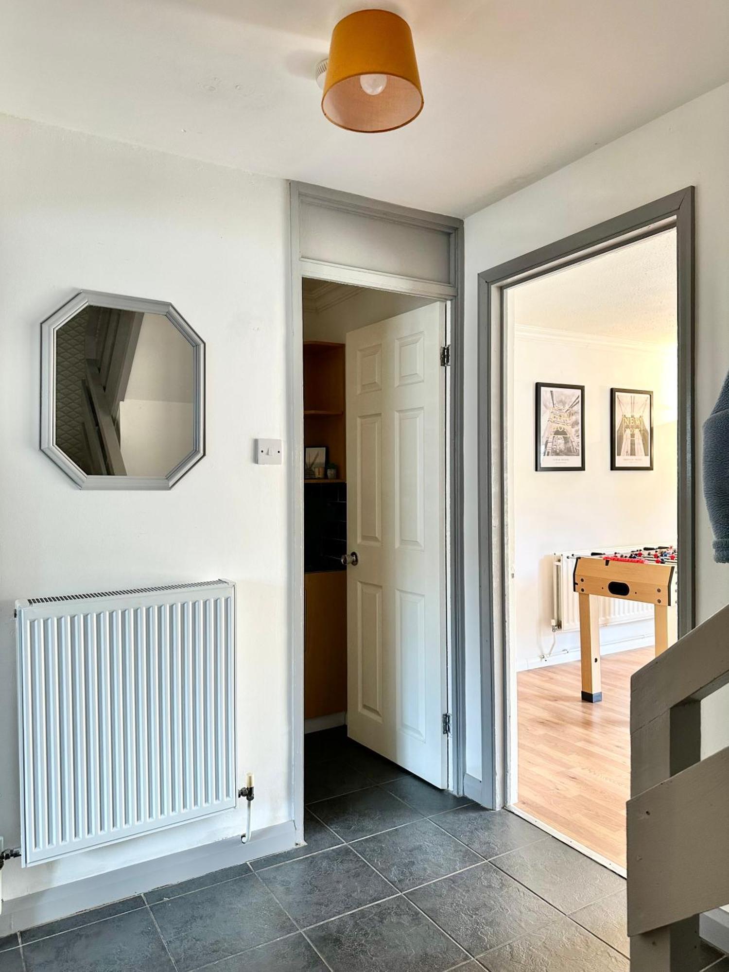 6 Guests House Old Trafford,Media City,City Centre, Free Parking Манчестър Екстериор снимка